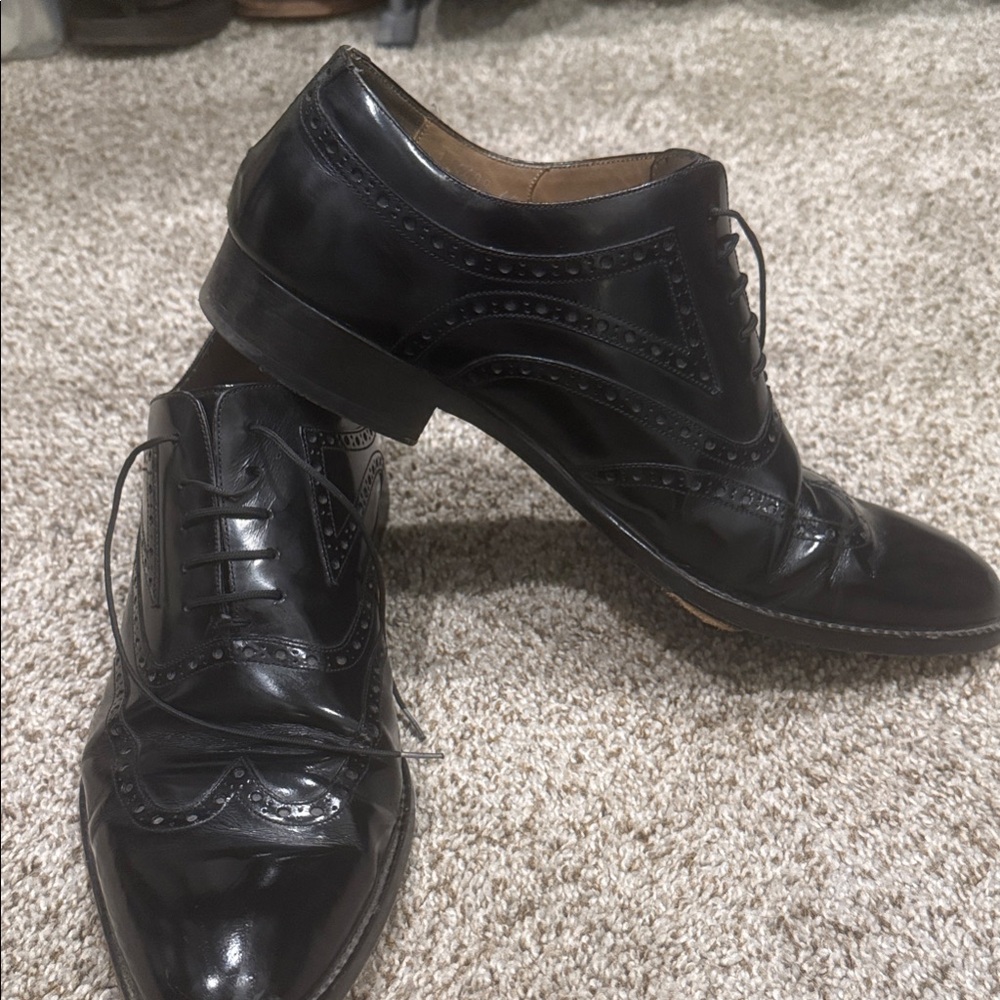 Gucci Black Wingtip Dress Shoes – Excellent Condition 🔥